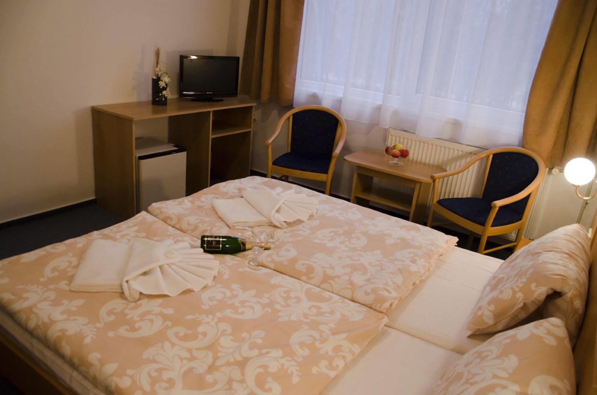 Hotel Zatisi Františkovy Lázně Zewnętrze zdjęcie