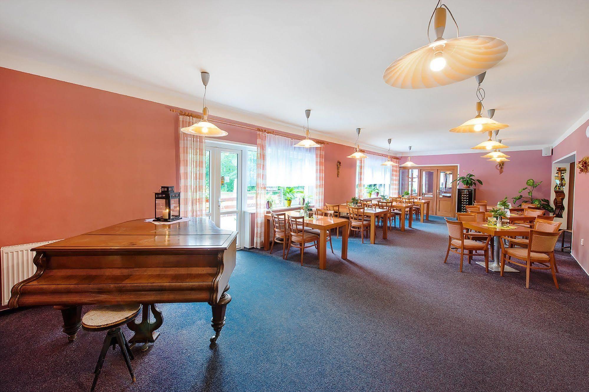 Hotel Zatisi Františkovy Lázně Zewnętrze zdjęcie
