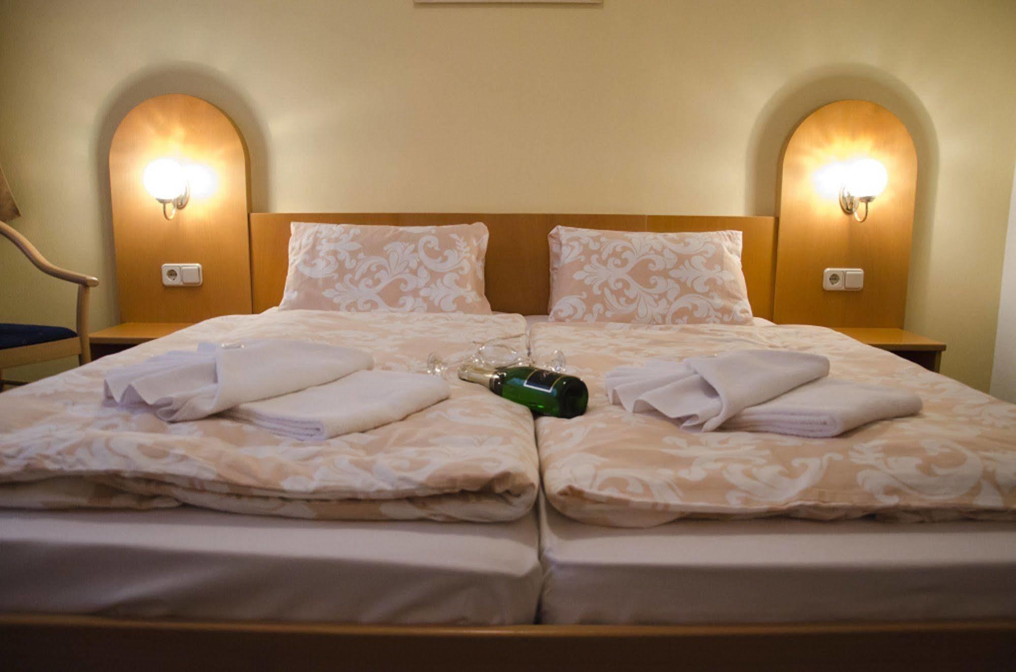 Hotel Zatisi Františkovy Lázně Zewnętrze zdjęcie