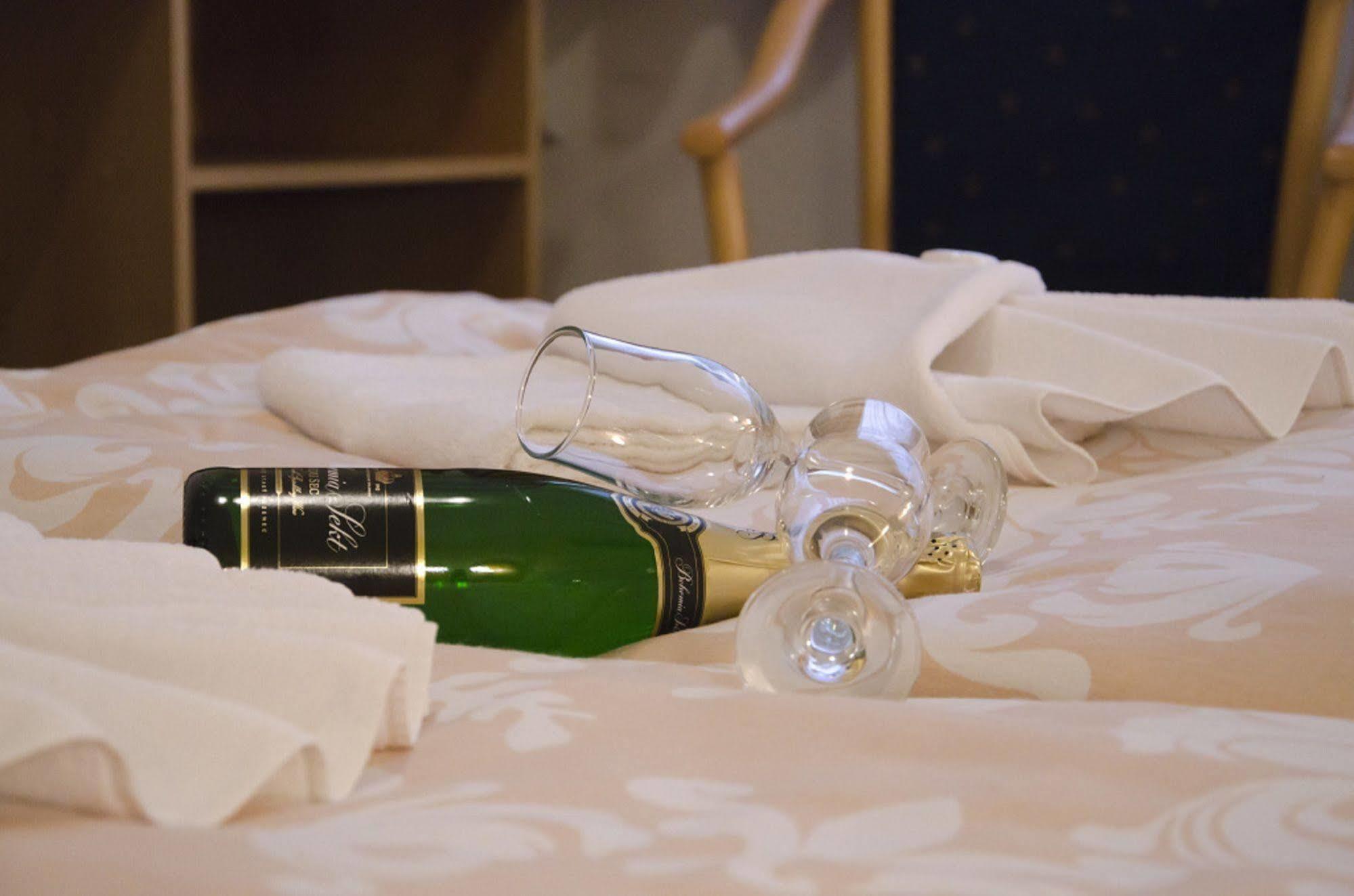 Hotel Zatisi Františkovy Lázně Zewnętrze zdjęcie