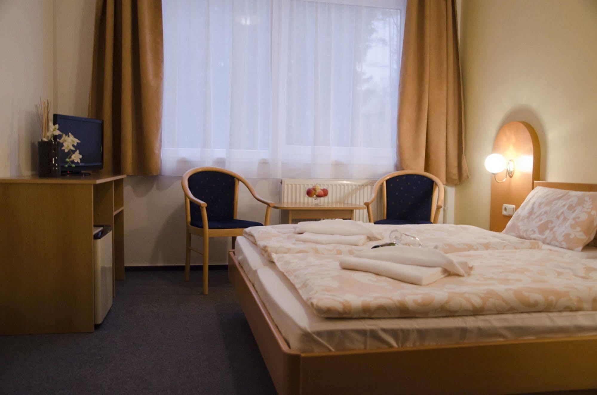 Hotel Zatisi Františkovy Lázně Zewnętrze zdjęcie