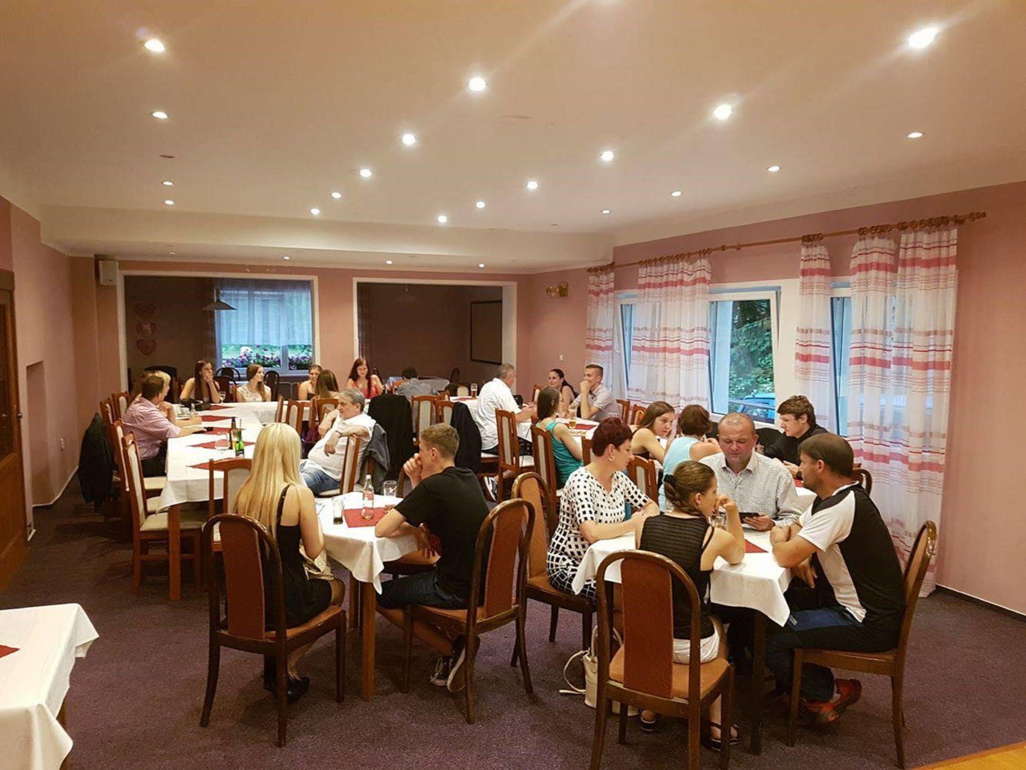 Hotel Zatisi Františkovy Lázně Zewnętrze zdjęcie
